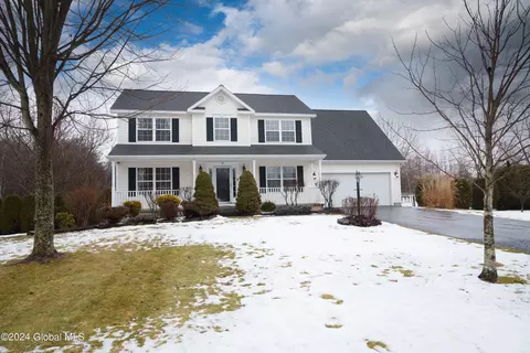 8 Apple Tree Ln, Wilton, NY 12831