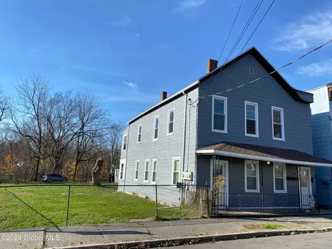28 Division St, Cohoes, NY 12047