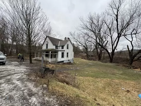 1685 County Rt 59, Cambridge, NY 12816