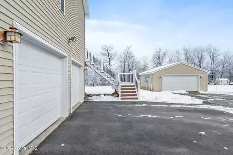 607 Midline Rd, Amsterdam, NY 12010 photo 6