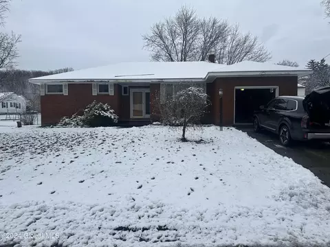 12 Lindbergh, Rensselaer, NY 12144
