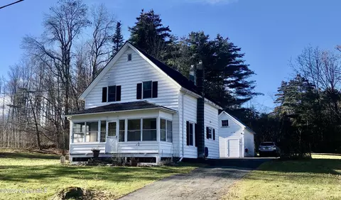 74 Lakeview Ave, Moriah, NY 12960
