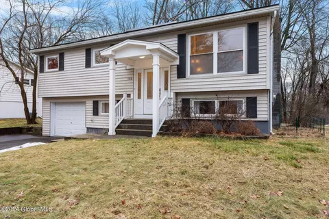 106 Rapple Dr, Albany, NY 12205