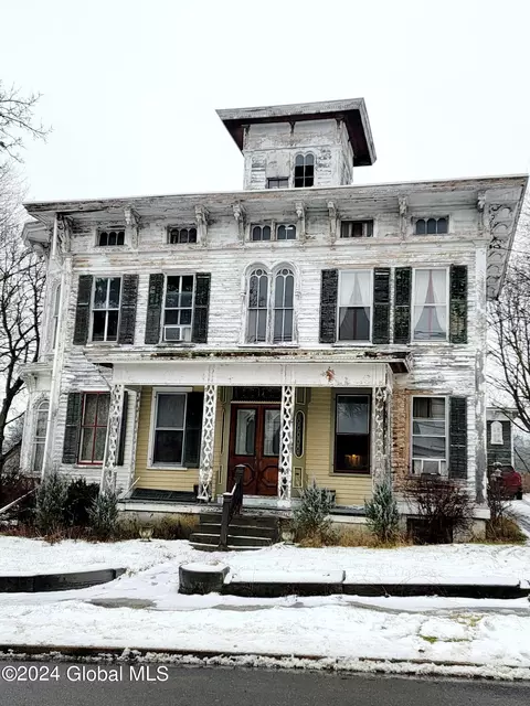17 Otsego St, Canajoharie, NY 13317