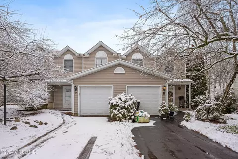 17 Cheryl Ct, Troy, NY 12180