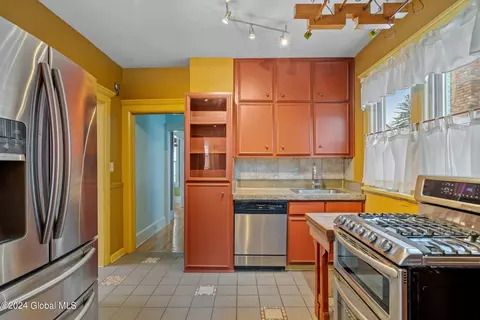 208 1st St, Scotia, NY 12302 photo 15