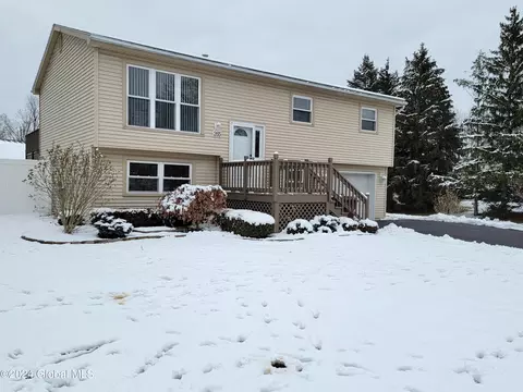 265 Kings Ct, Voorheesville, NY 12186