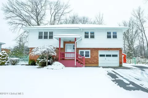 19 St Thomas Ln, Schenectady, NY 12304