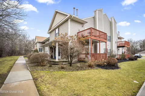 1200 Hillside Ave #803, Niskayuna, NY 12309
