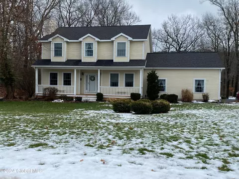 1334 Partridge Dr, Castleton On Hudson, NY 12033