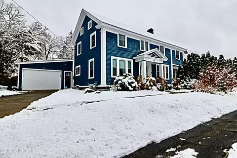 1135 Oxford Pl, Schenectady, NY 12308