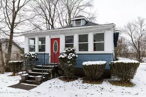 562 Bloomingrove Dr, Rensselaer, NY 12144