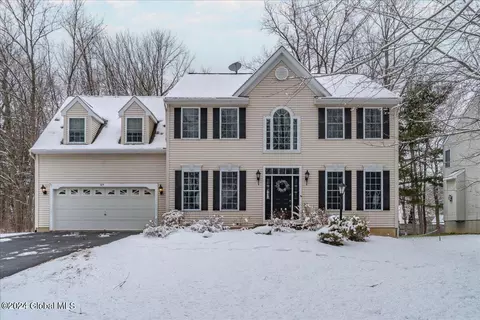 63 Willowbrook Ter, Clifton Park, NY 12065
