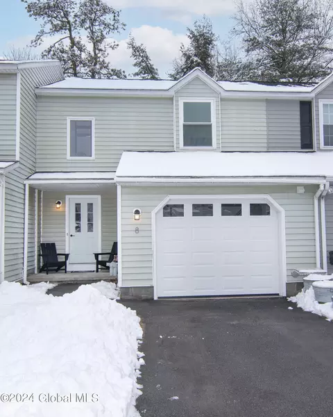 8 Deer Run Dr, Ballston Spa, NY 12020