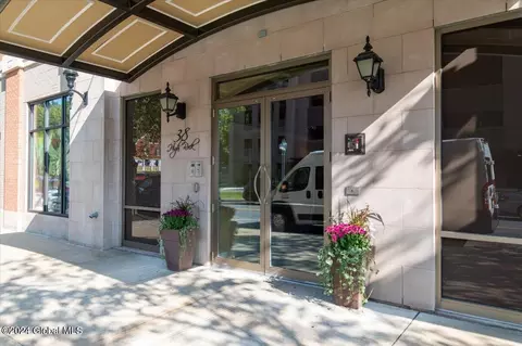 38 High Rock Ave #4E, Saratoga Springs, NY 12866
