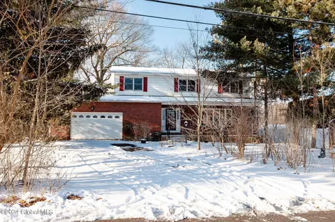 44 Delafield Dr, Albany, NY 12205