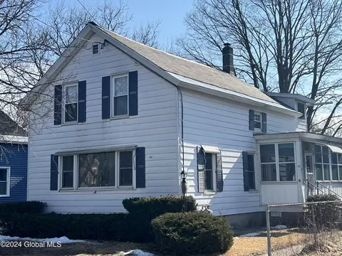 35 Sanford St, Glens Falls, NY 12801