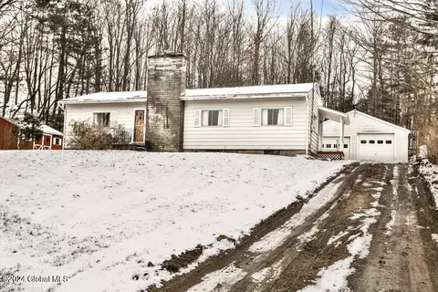 49 Main St, Petersburgh, NY 12138