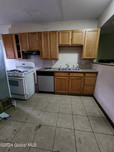 486 2nd St, Troy, NY 12180 photo 7