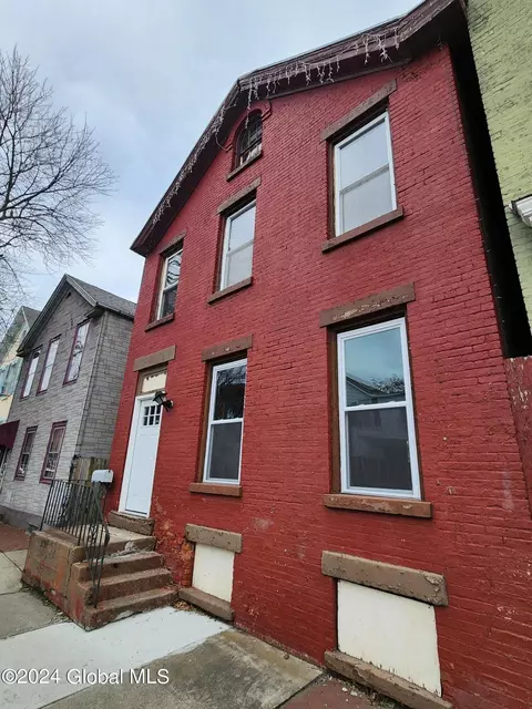 486 2nd St, Troy, NY 12180