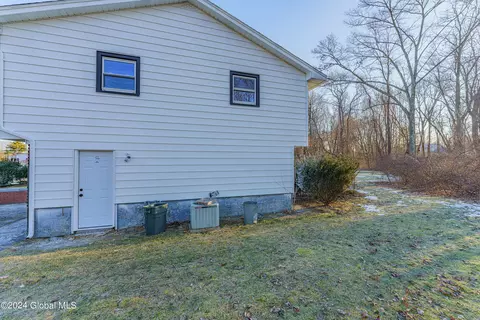 Exterior - 968 Douglas Ct, Schenectady, NY 12309 photo 6 of 6