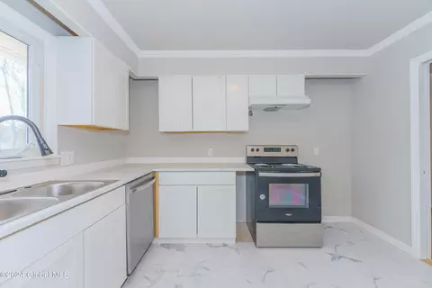 Kitchen - 968 Douglas Ct, Schenectady, NY 12309 photo 3 of 3