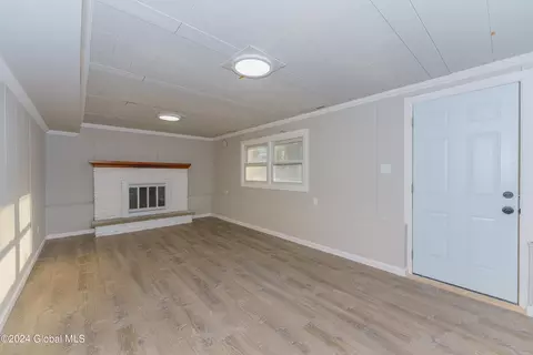 Living - 968 Douglas Ct, Schenectady, NY 12309 photo 2 of 3