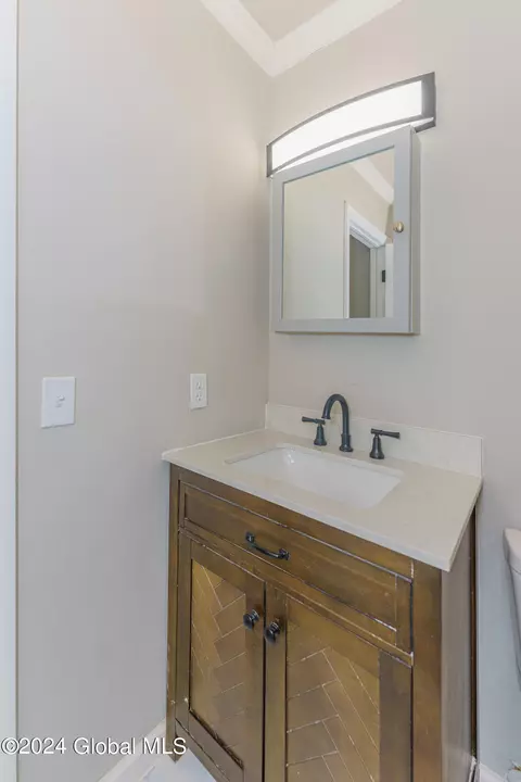 Bath - 968 Douglas Ct, Schenectady, NY 12309 photo 1 of 5