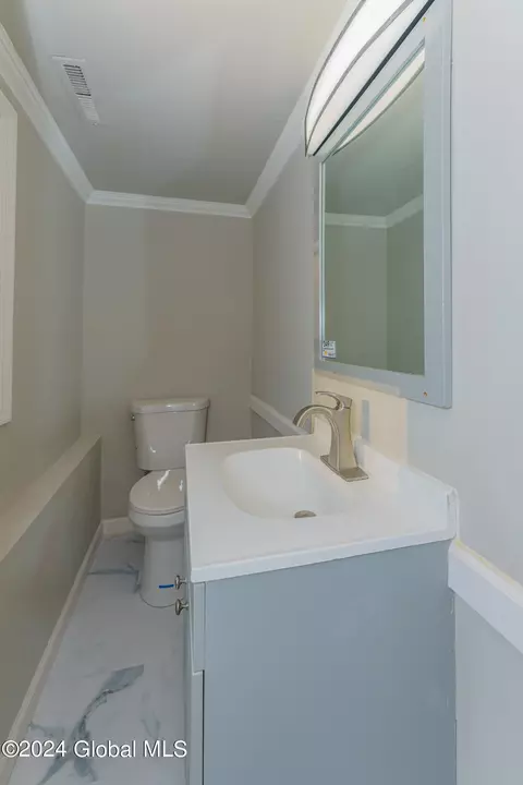 Bath - 968 Douglas Ct, Schenectady, NY 12309 photo 5 of 5