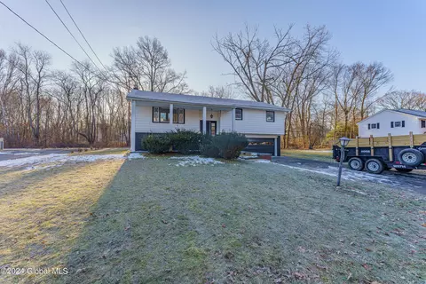 Exterior - 968 Douglas Ct, Schenectady, NY 12309 photo 2 of 6