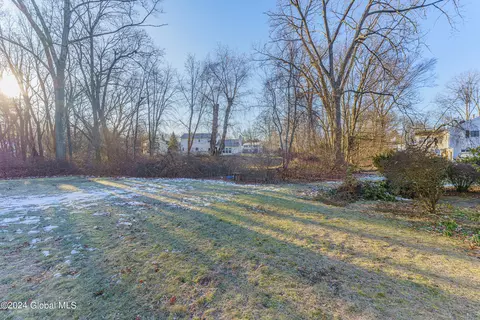 Exterior - 968 Douglas Ct, Schenectady, NY 12309 photo 5 of 6