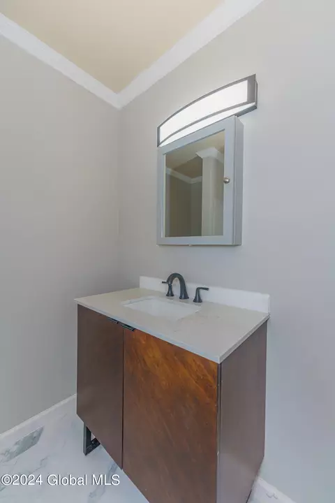 Bath - 968 Douglas Ct, Schenectady, NY 12309 photo 3 of 5