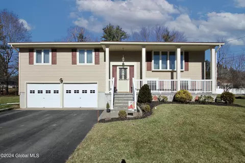 28 Fruitwood Dr, Burnt Hills, NY 12027