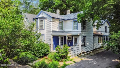 121 Lincoln Ave, Saratoga Springs, NY 12866
