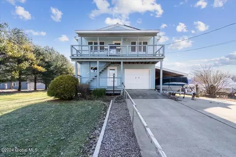 30 Schaffer Dr, Cohoes, NY 12047