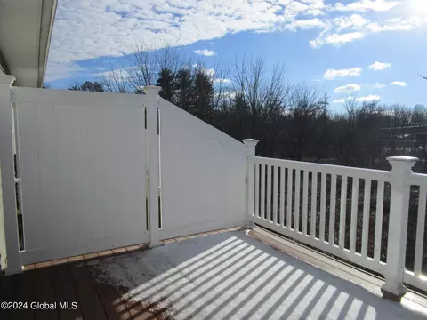 Exterior - 158 Paddock Cir, Schenectady, NY 12306 photo 6 of 9
