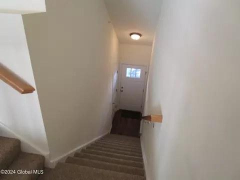 Entry Way - 158 Paddock Cir, Schenectady, NY 12306 photo 2 of 6