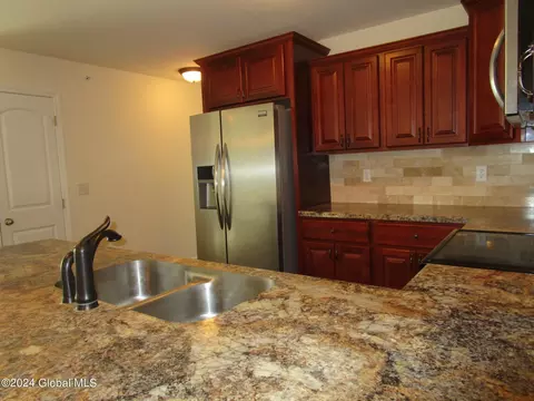 Kitchen - 158 Paddock Cir, Schenectady, NY 12306 photo 6 of 8