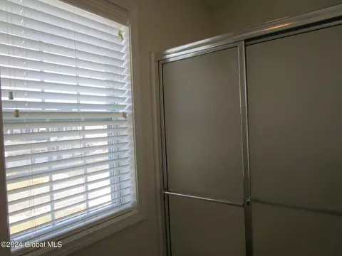 Bath - 158 Paddock Cir, Schenectady, NY 12306 photo 5 of 8