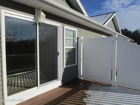 Exterior - 158 Paddock Cir, Schenectady, NY 12306 photo 3 of 9