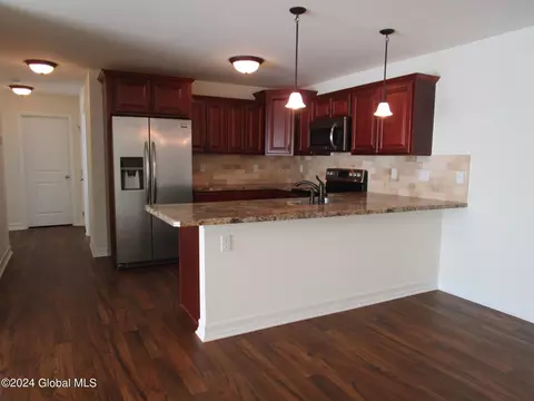 Kitchen - 158 Paddock Cir, Schenectady, NY 12306 photo 1 of 8