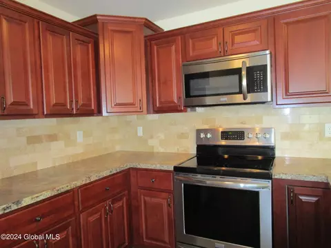 Kitchen - 158 Paddock Cir, Schenectady, NY 12306 photo 5 of 8