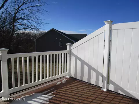 Exterior - 158 Paddock Cir, Schenectady, NY 12306 photo 4 of 9