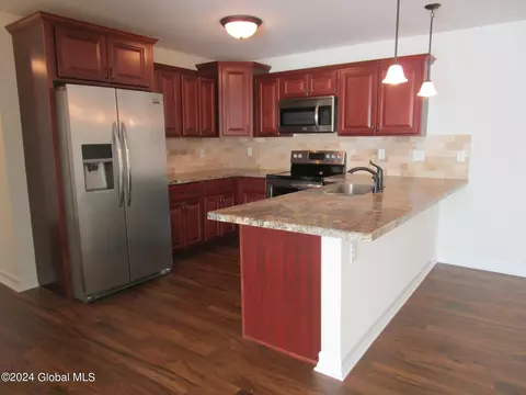 Kitchen - 158 Paddock Cir, Schenectady, NY 12306 photo 2 of 8