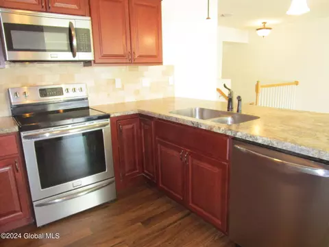 Kitchen - 158 Paddock Cir, Schenectady, NY 12306 photo 4 of 8