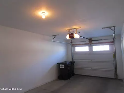 Exterior - 158 Paddock Cir, Schenectady, NY 12306 photo 8 of 9