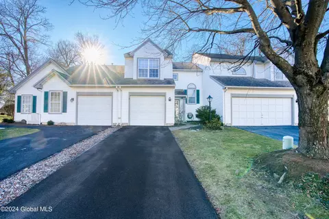 3 Malibu Hl, Rensselaer, NY 12144