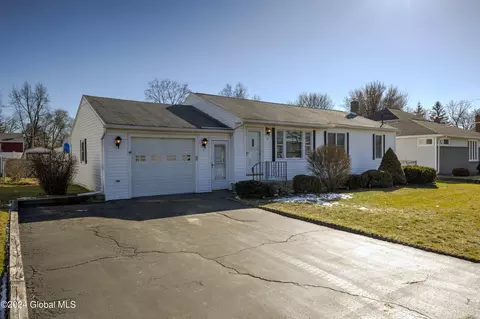 8 Kathy Dr, Albany, NY 12205