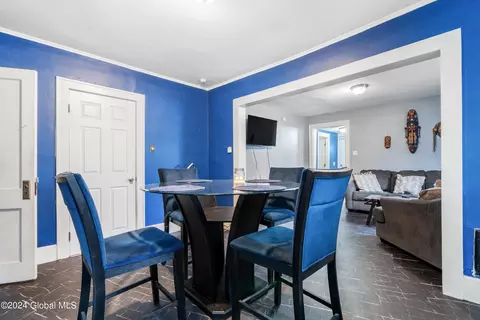 Dining - 4 Myrtle Ave, Schenectady, NY 12304 photo 2 of 2