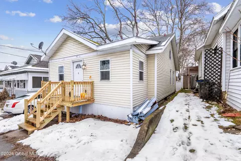 Exterior - 4 Myrtle Ave, Schenectady, NY 12304 photo 2 of 5